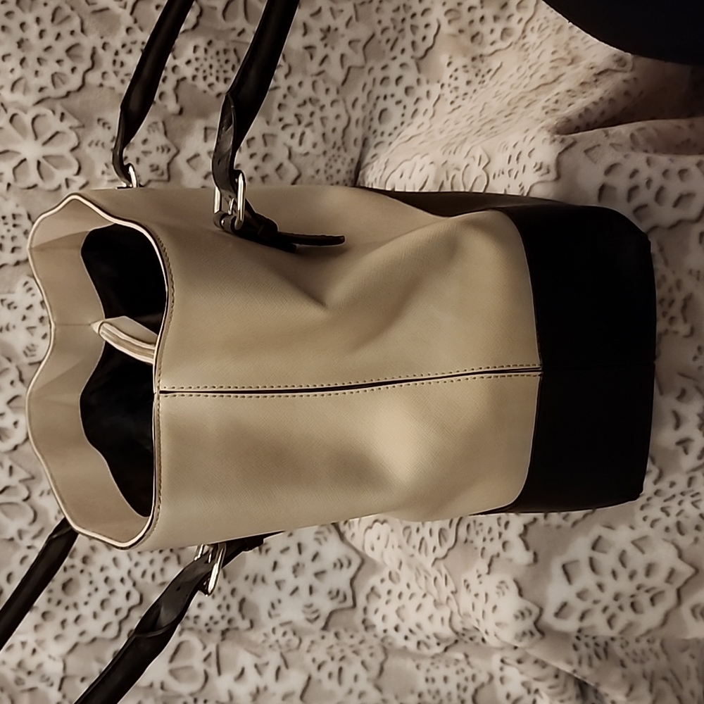 Kate Spade Large tote - Picture 3 of 9